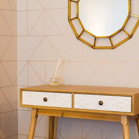 Charming 2-bedroom In The Centre Lejlighed *