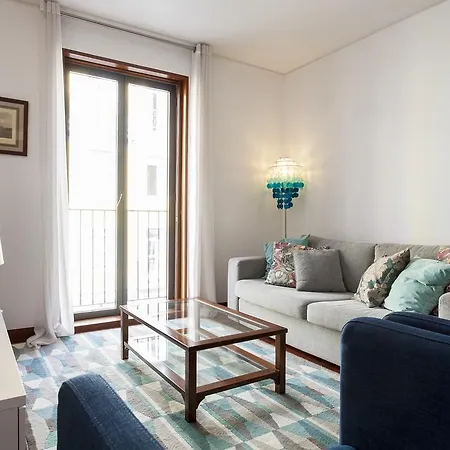 Apartment Charming 2-bedroom In The City Centre Lisbon
