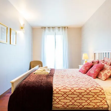 Apartment Charming 2-bedroom In The City Centre *
