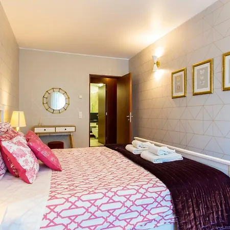 Charming 2-bedroom In The Centre