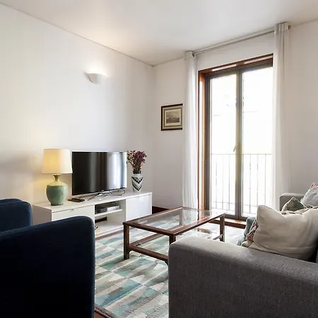 Charming 2-bedroom In The Centre Apartament