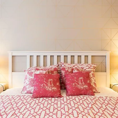 Charming 2-bedroom In The Centre *