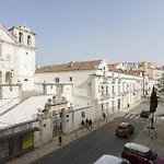 Lägenhet Charming 2-bedroom In The Centre Lisboa