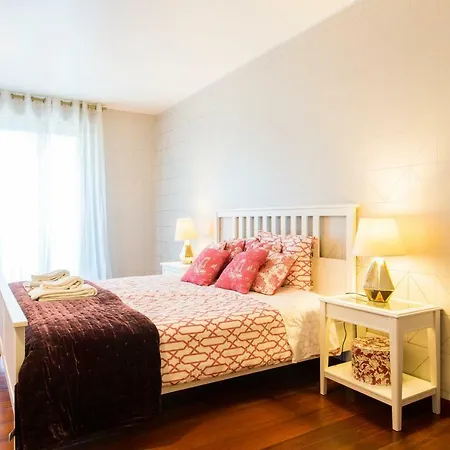 Charming 2-bedroom In The Centre *